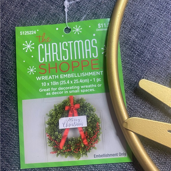 Gold toned 10 inch wreath embellishment Merry Christmas NWT - Picture 3 of 4